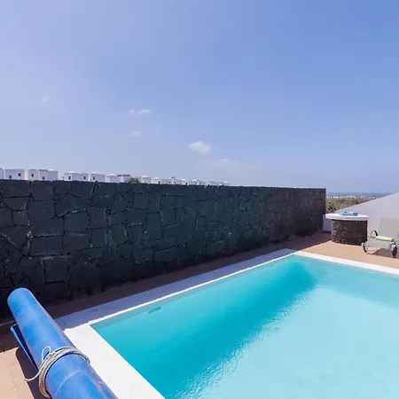 234 - Reinosa By Now Ltd * Playa Blanca (Lanzarote)