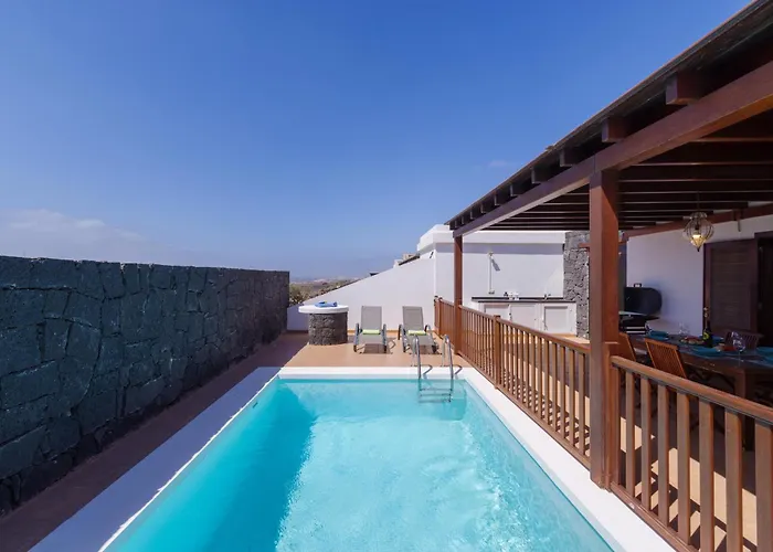 234 - Reinosa By Now Ltd فيلة